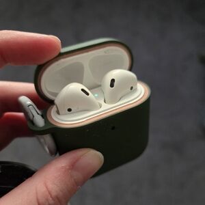 Apple airpods and case